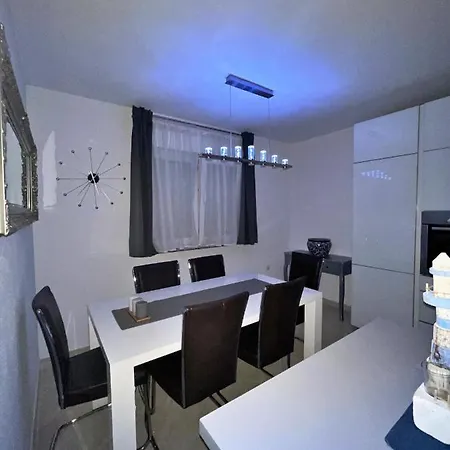 Apartment Modern Two Bedroom *
